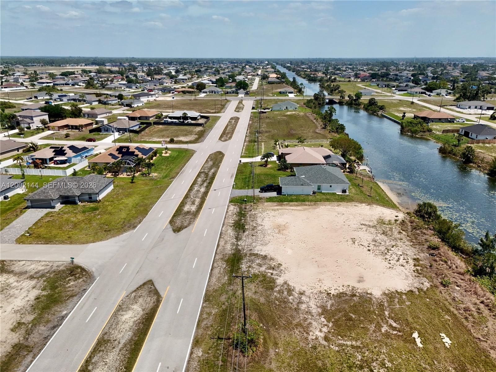 CAPE CORAL - Land