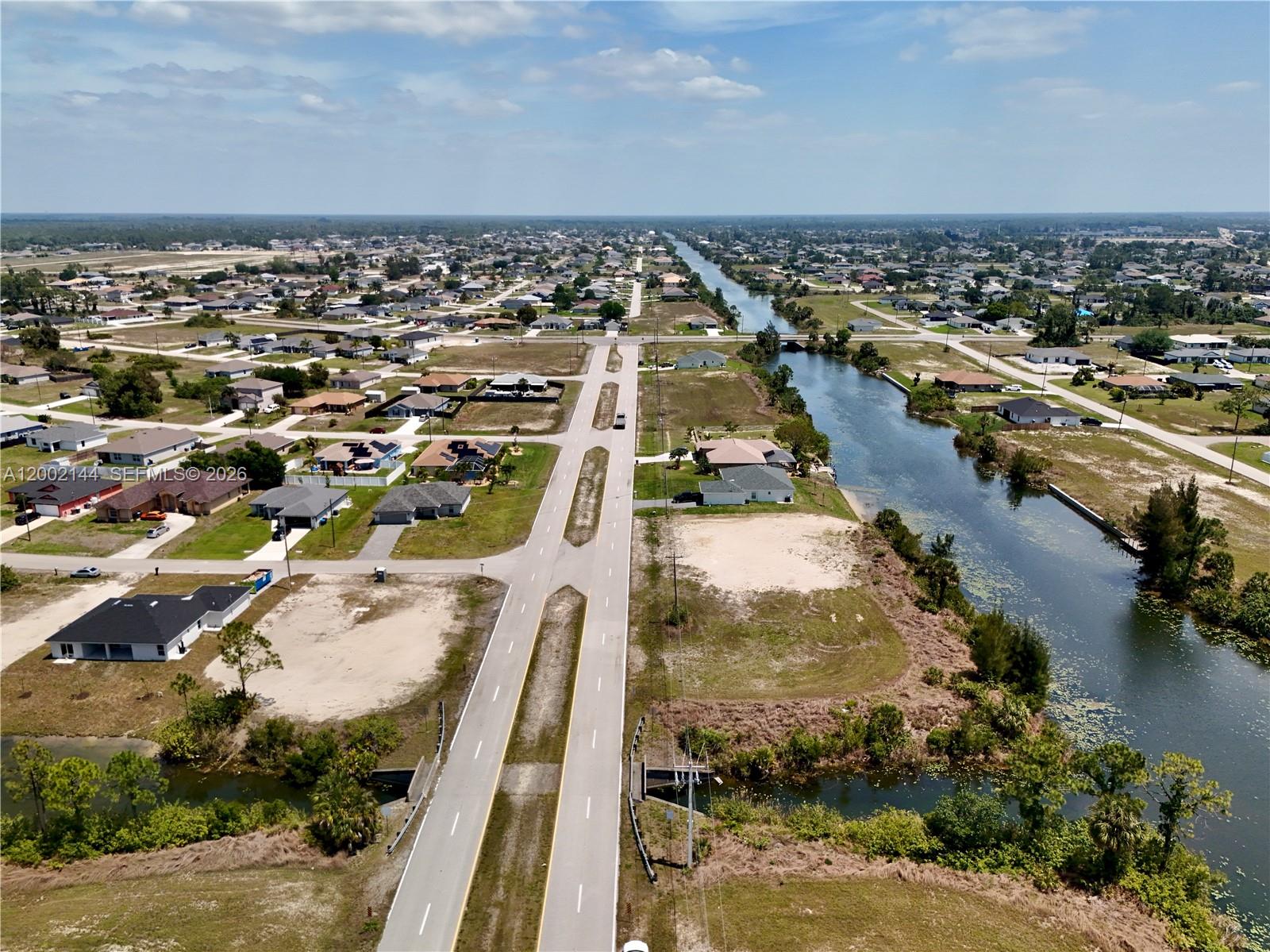 CAPE CORAL - Land