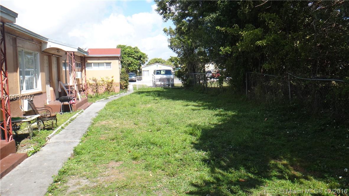 NICE AND CLEAN STUDIO IN HALLANDALE BEACH !! JUST WALK TO THE BEACH AND SHOPPING MALLS , EAST  OF US-1 ,QUIET NEIGHBORHOOD.LAUNDRY ROOM IN THE PREMISES. PARKING EASY TO SHOW SEE BROKER REMARKS
