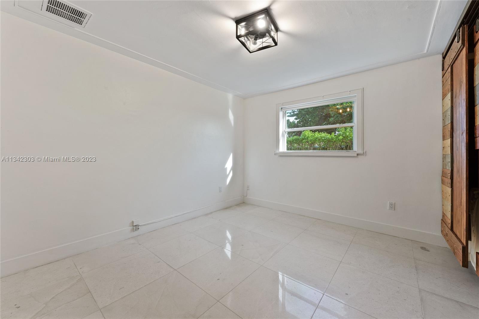 ENCHANTED LAKE - Residential