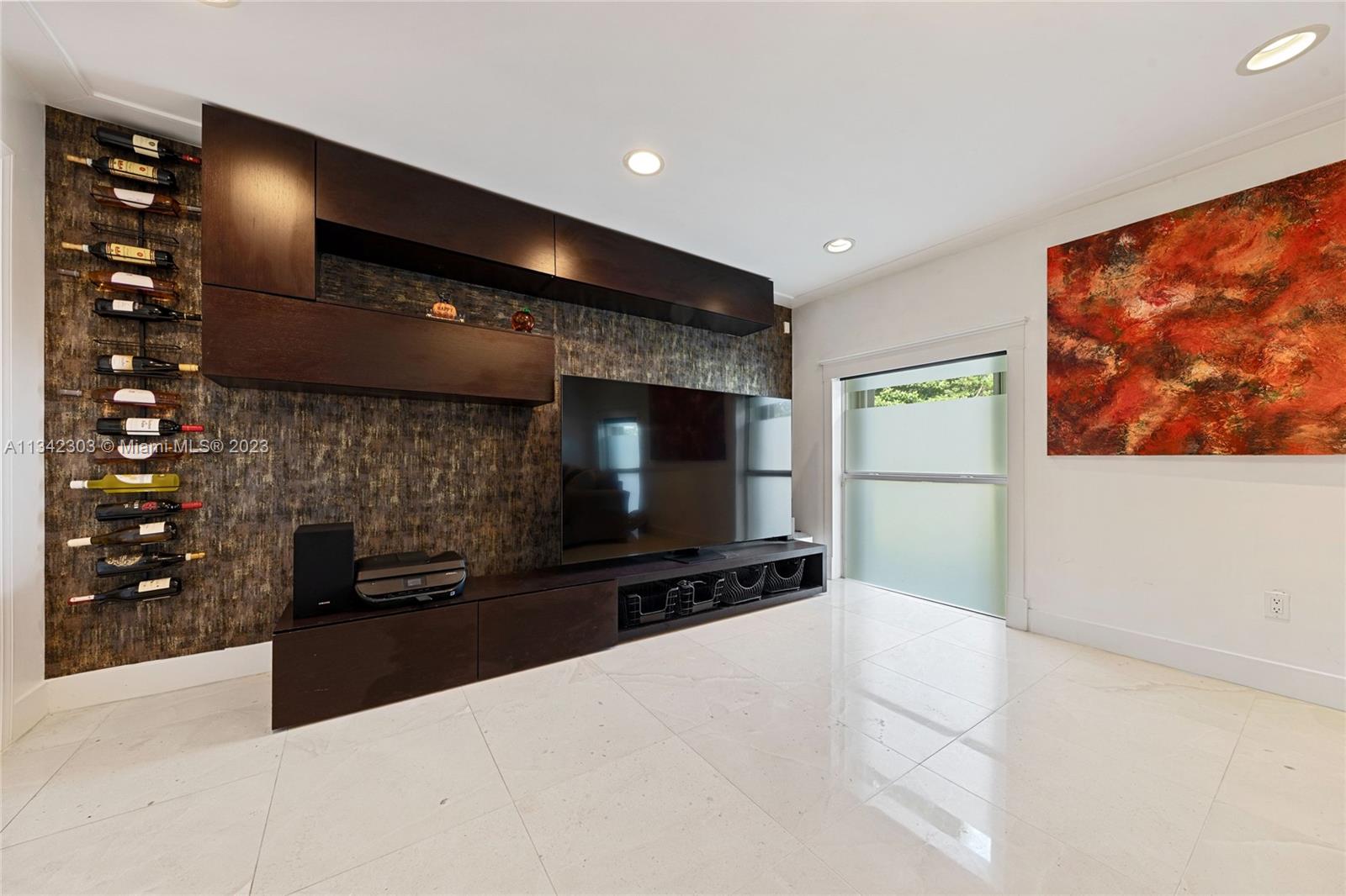 ENCHANTED LAKE - Residential