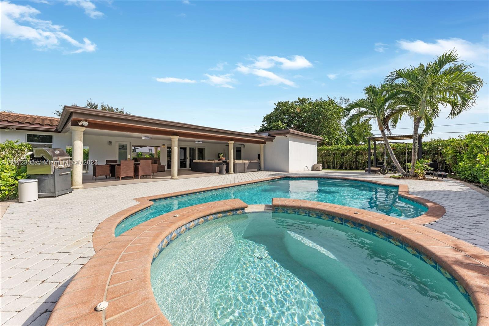 ENCHANTED LAKE - Residential