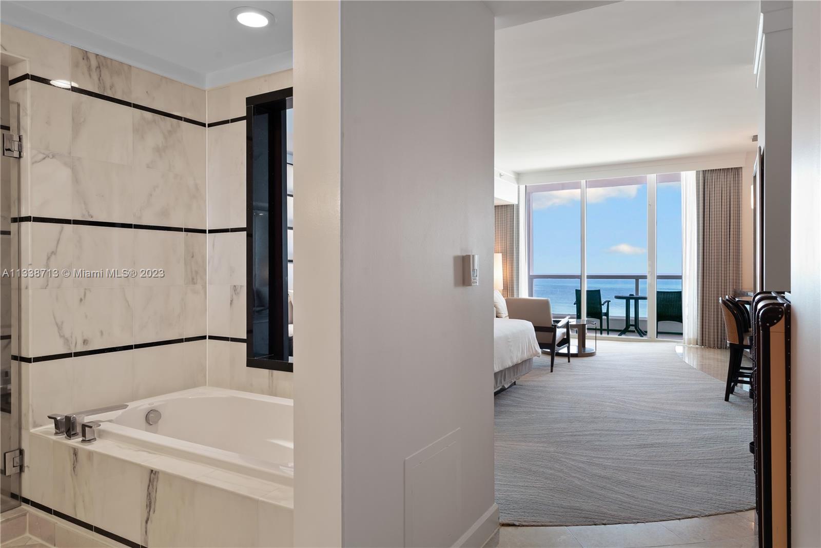 FONTAINEBLEAU III OCEAN C - Residential