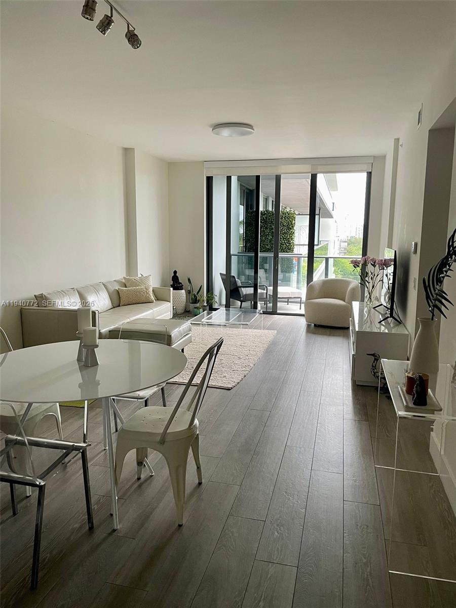 AVENTURA PARKSQUARE RESID - Residential