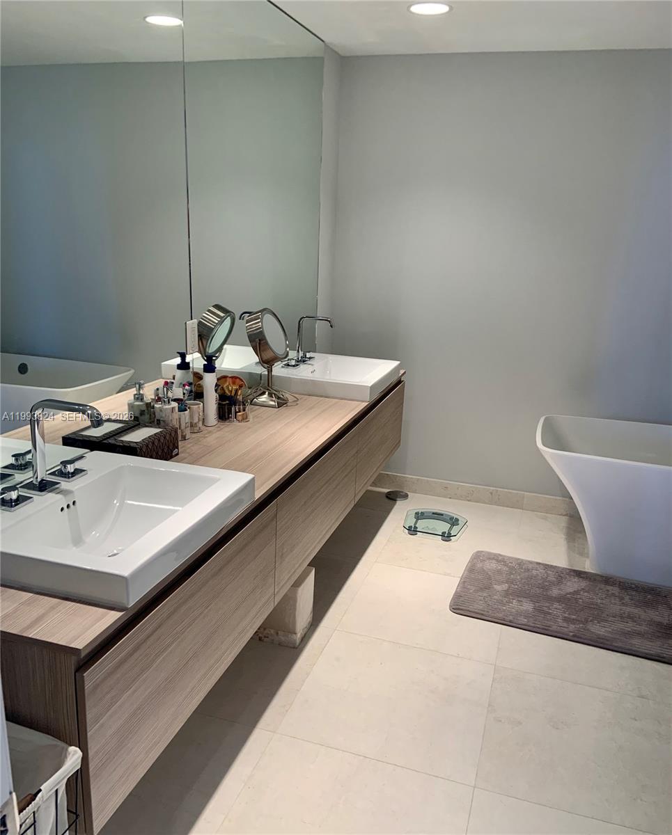 MARINA PALMS RESIDENCES - Residential