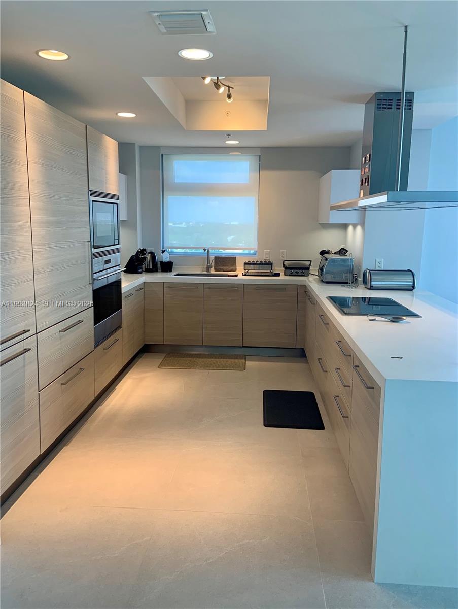 MARINA PALMS RESIDENCES - Residential