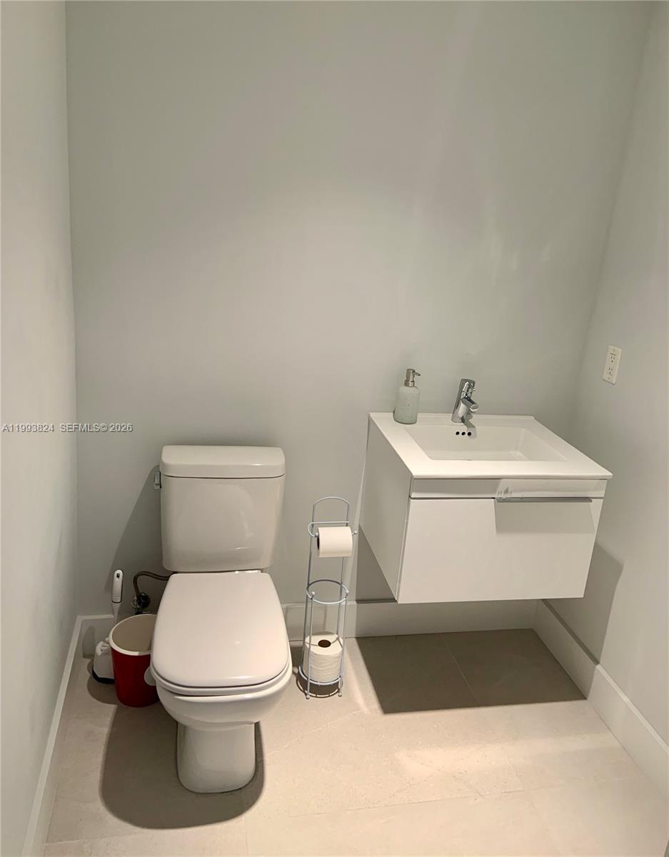 MARINA PALMS RESIDENCES - Residential