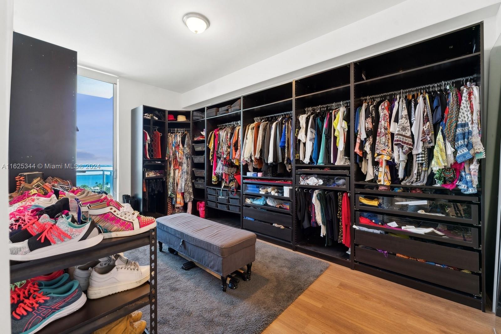 THE LEXI CONDO - Residential