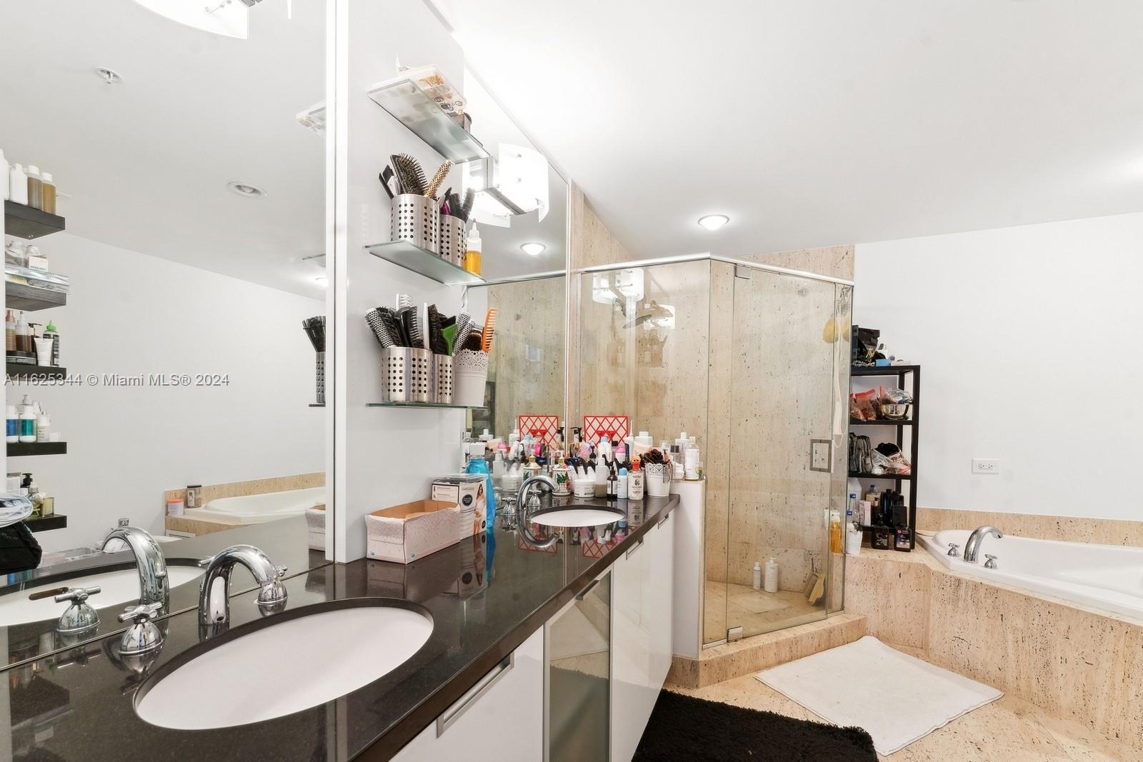THE LEXI CONDO - Residential