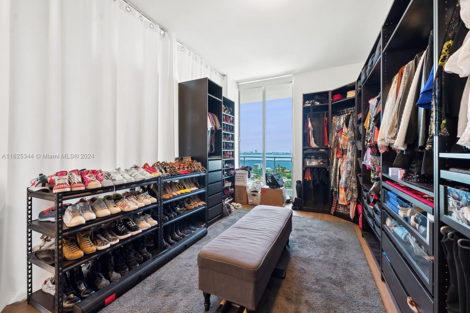 THE LEXI CONDO - Residential