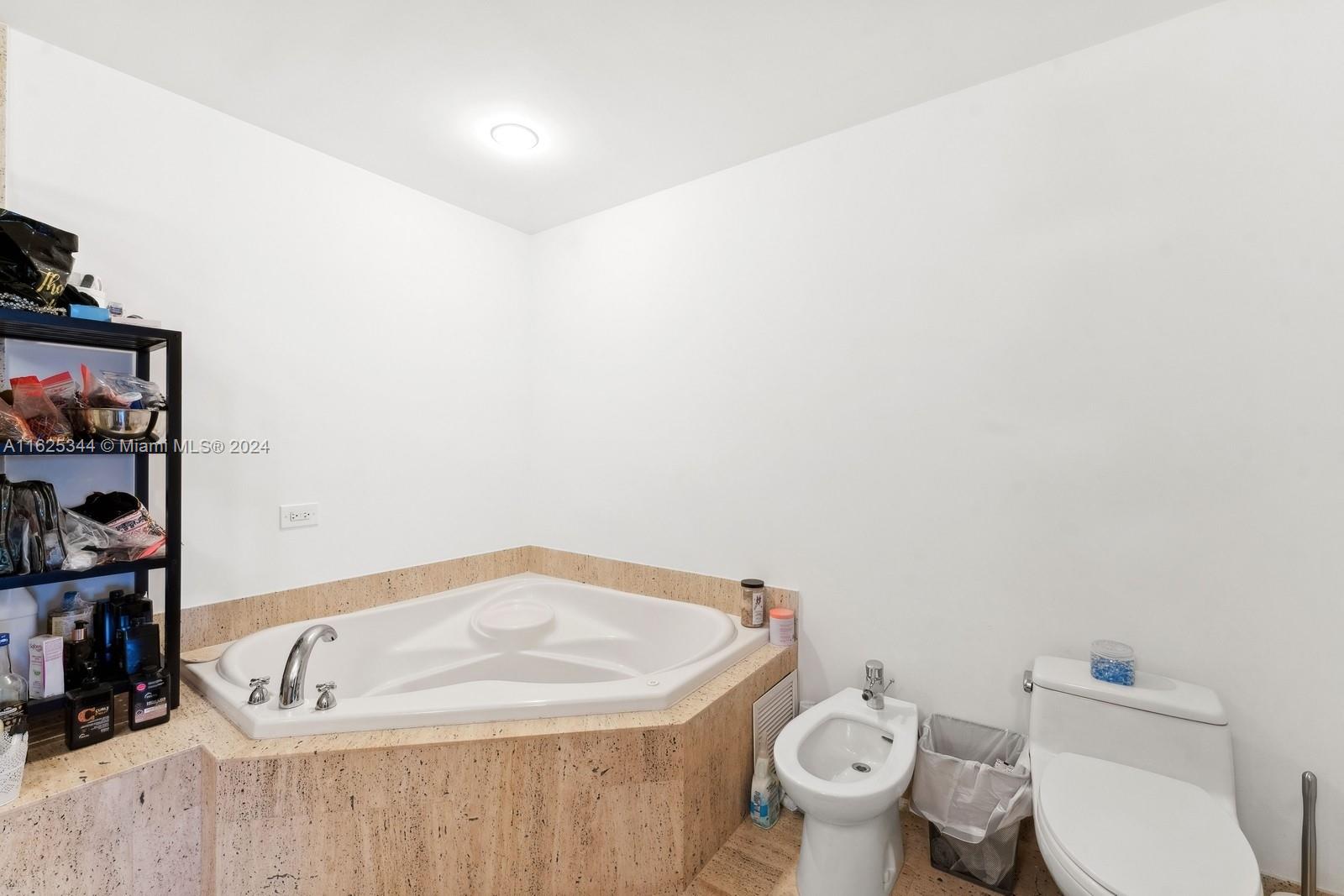 THE LEXI CONDO - Residential