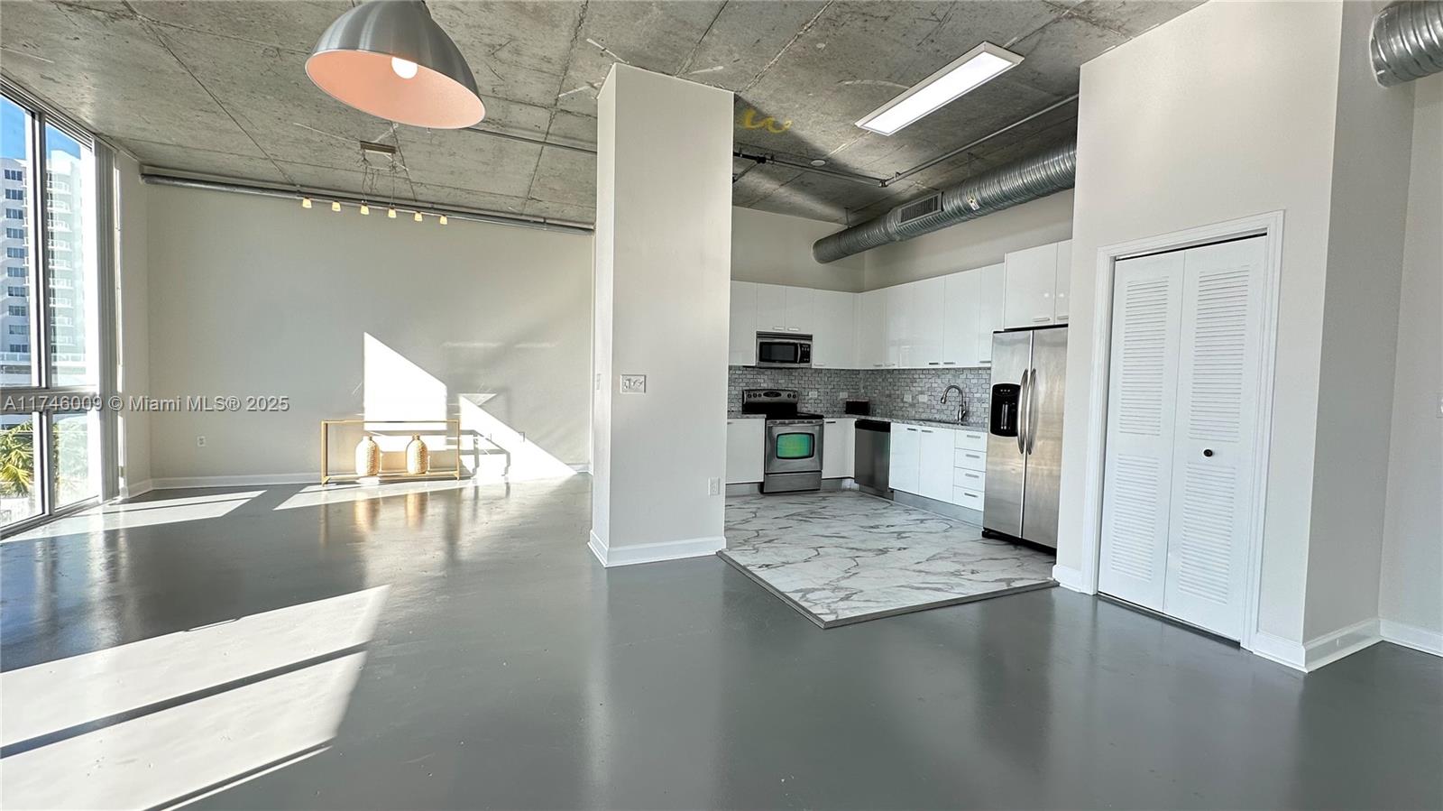 Refresh and reduced !!
Stylish open layout loft design featuring, high ceilings, industrial touches amazing sunset west & pool views. The condo boasts convenient storage on the same floor and is equipped with impact windows. Prime location, just 15 minutes from Aventura, Fort Lauderdale, beaches, and a short walk to the downtown area.