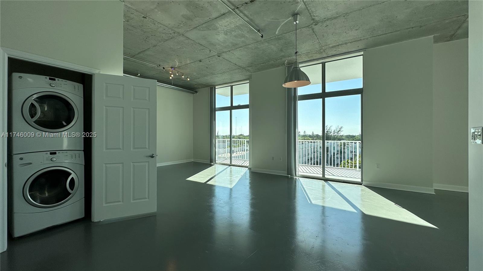 LOFTS AT HOLLYWOOD STATIO - Residential Lease