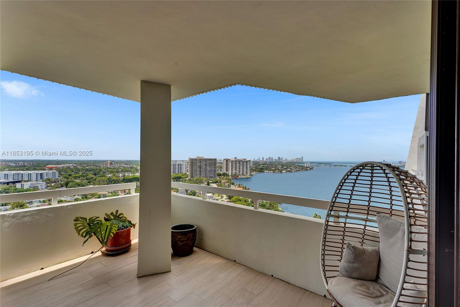THE TOWERS OF QUAYSIDE CO - Residential