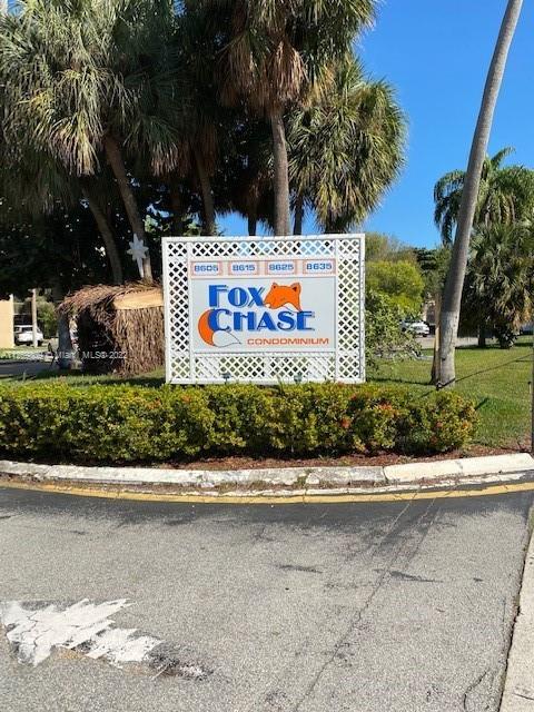 Renovated apartment with only several month old new appliances. 2 bedrooms /2 bathrooms with assigned parking space. Location near Miami International Airport , International Mall , Costco , Home Depot , Mall of the Americas , Doral , etc. Complex is a gated with security guard at the gate. Complex has 2 tennis courts , pool and Clubhouse.
A must see.