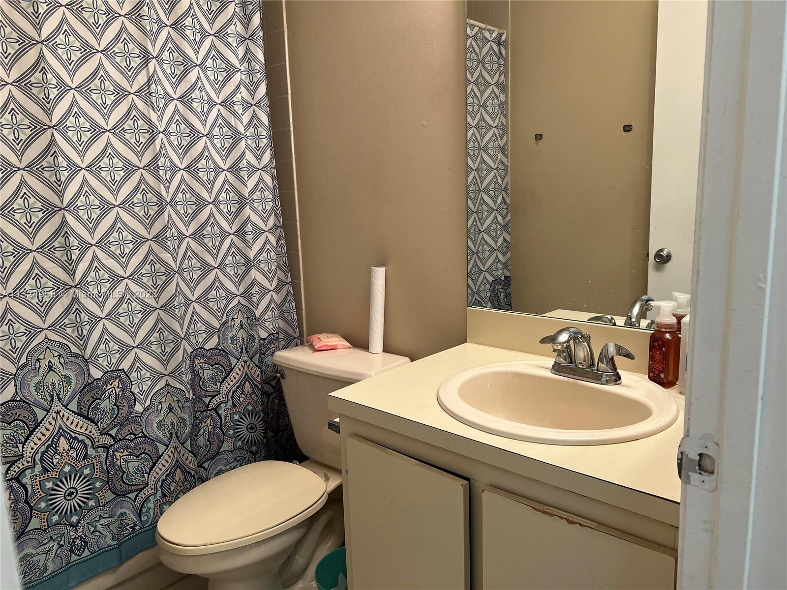 VILLAS AT LAKEVIEW CONDO - Residential