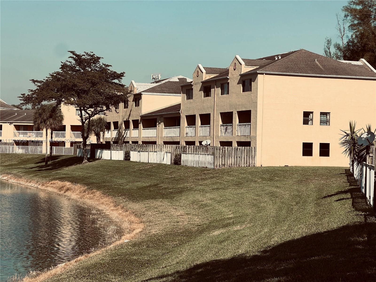 VILLAS AT LAKEVIEW CONDO - Residential
