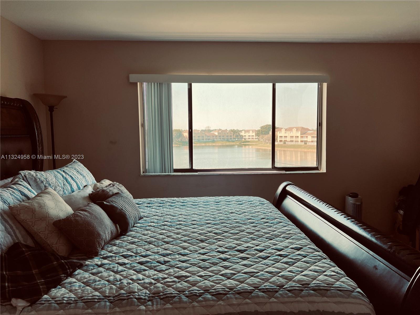 VILLAS AT LAKEVIEW CONDO - Residential