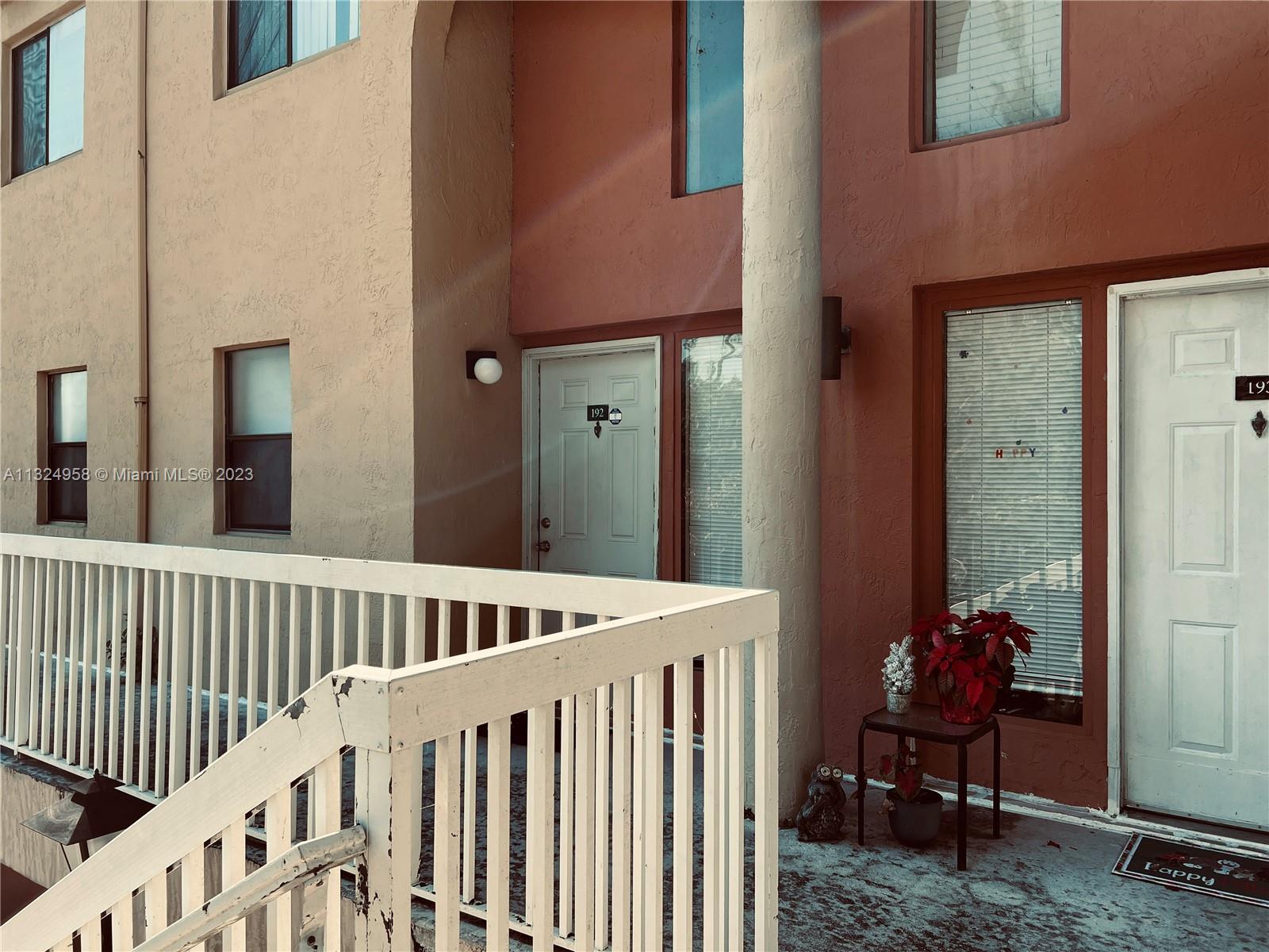 VILLAS AT LAKEVIEW CONDO - Residential