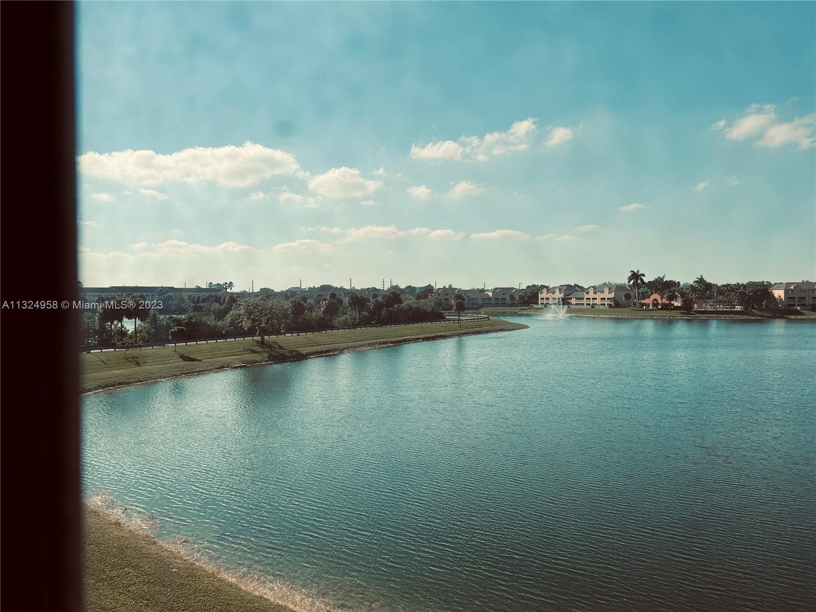 VILLAS AT LAKEVIEW CONDO - Residential