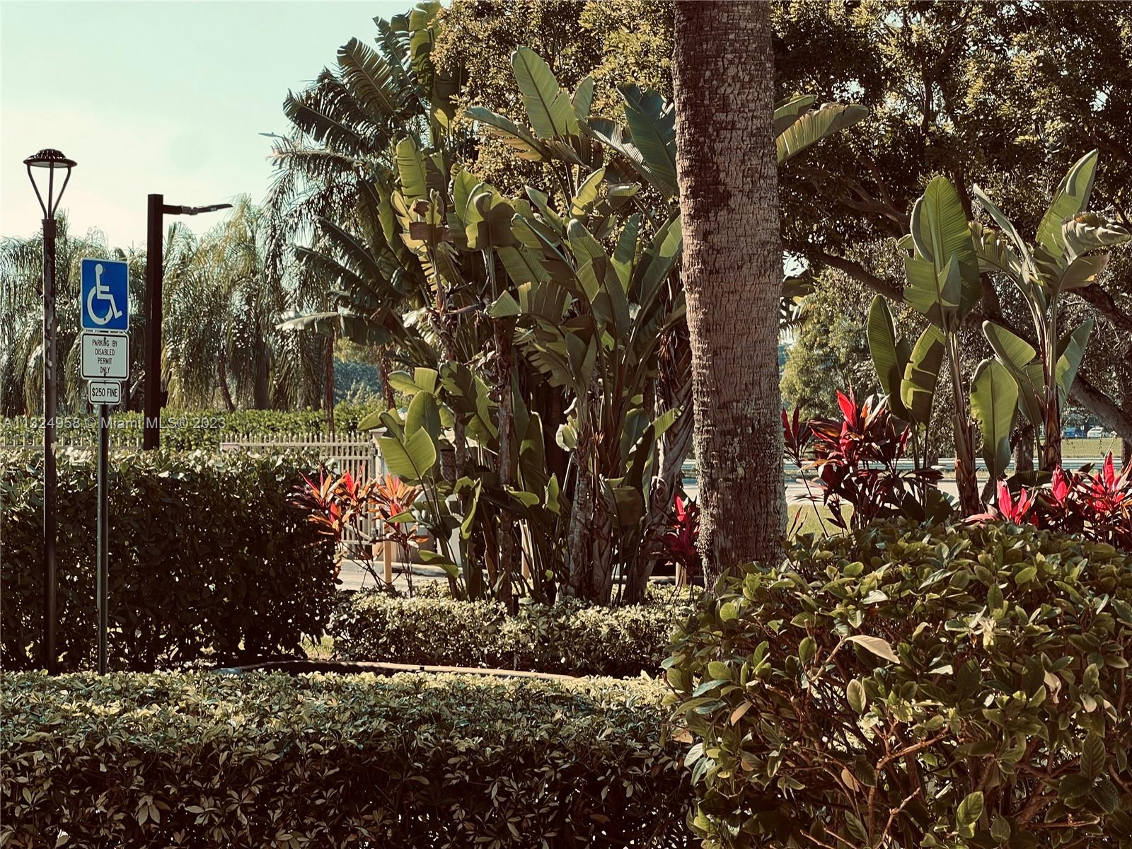 VILLAS AT LAKEVIEW CONDO - Residential
