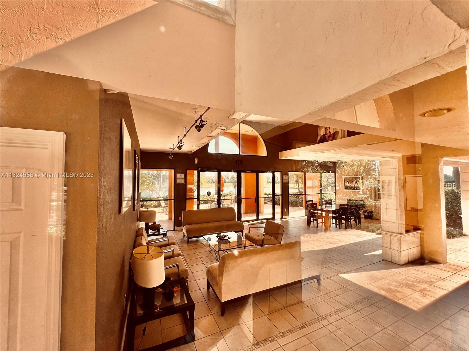 VILLAS AT LAKEVIEW CONDO - Residential