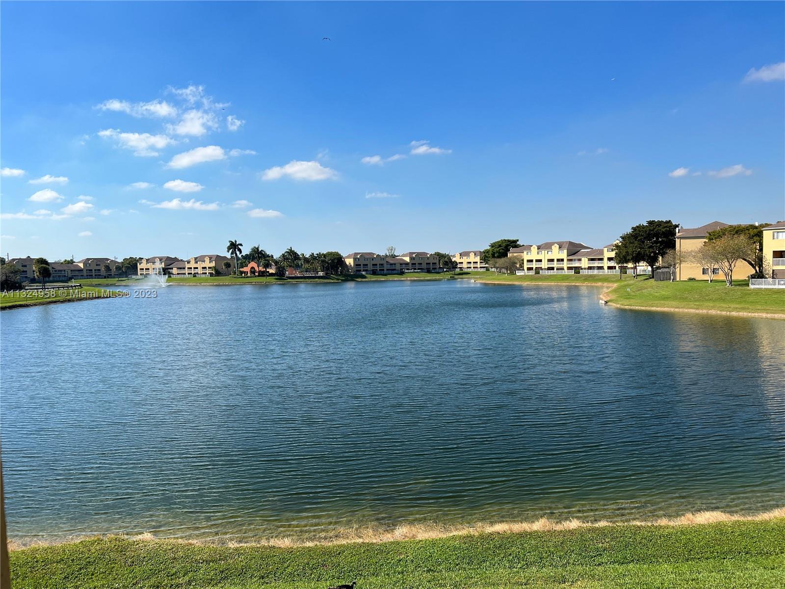 VILLAS AT LAKEVIEW CONDO - Residential