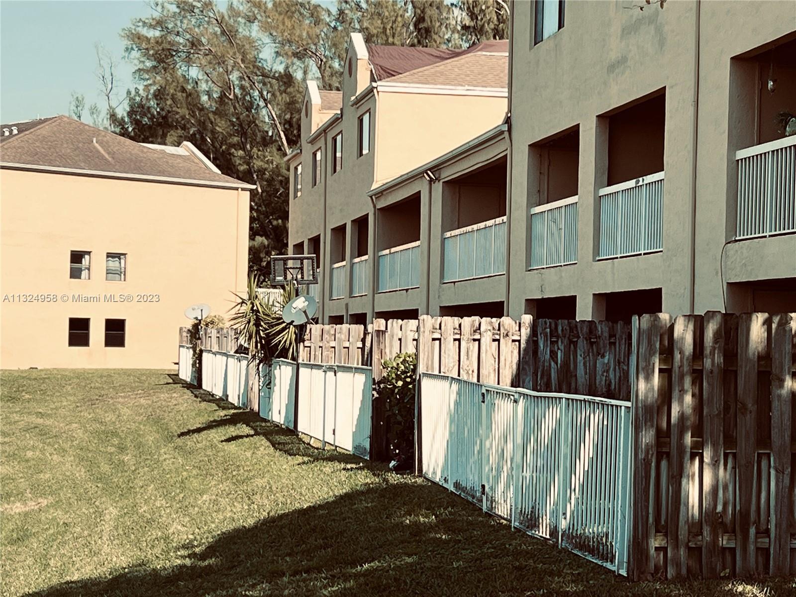 VILLAS AT LAKEVIEW CONDO - Residential