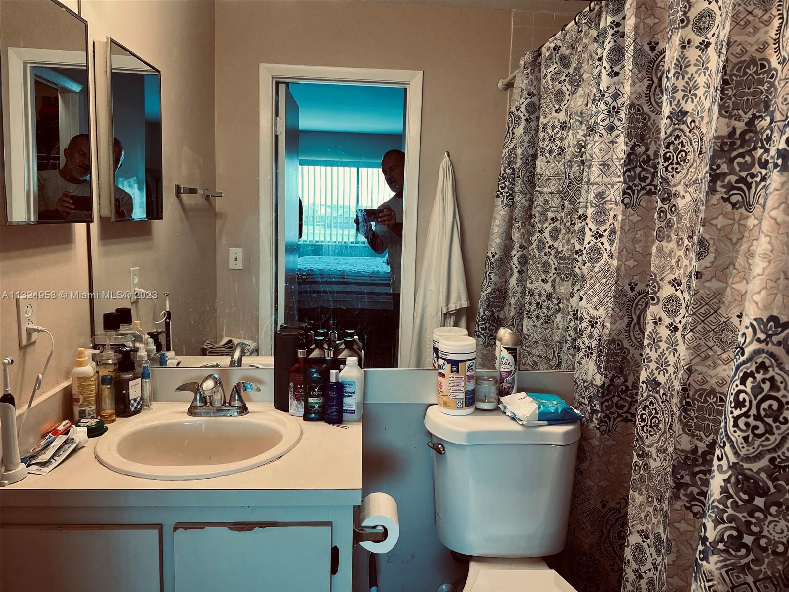 VILLAS AT LAKEVIEW CONDO - Residential