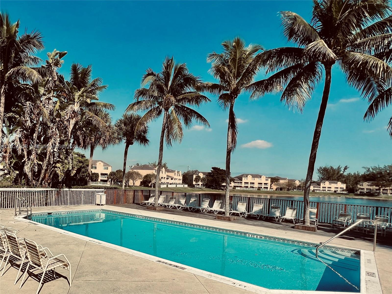 VILLAS AT LAKEVIEW CONDO - Residential