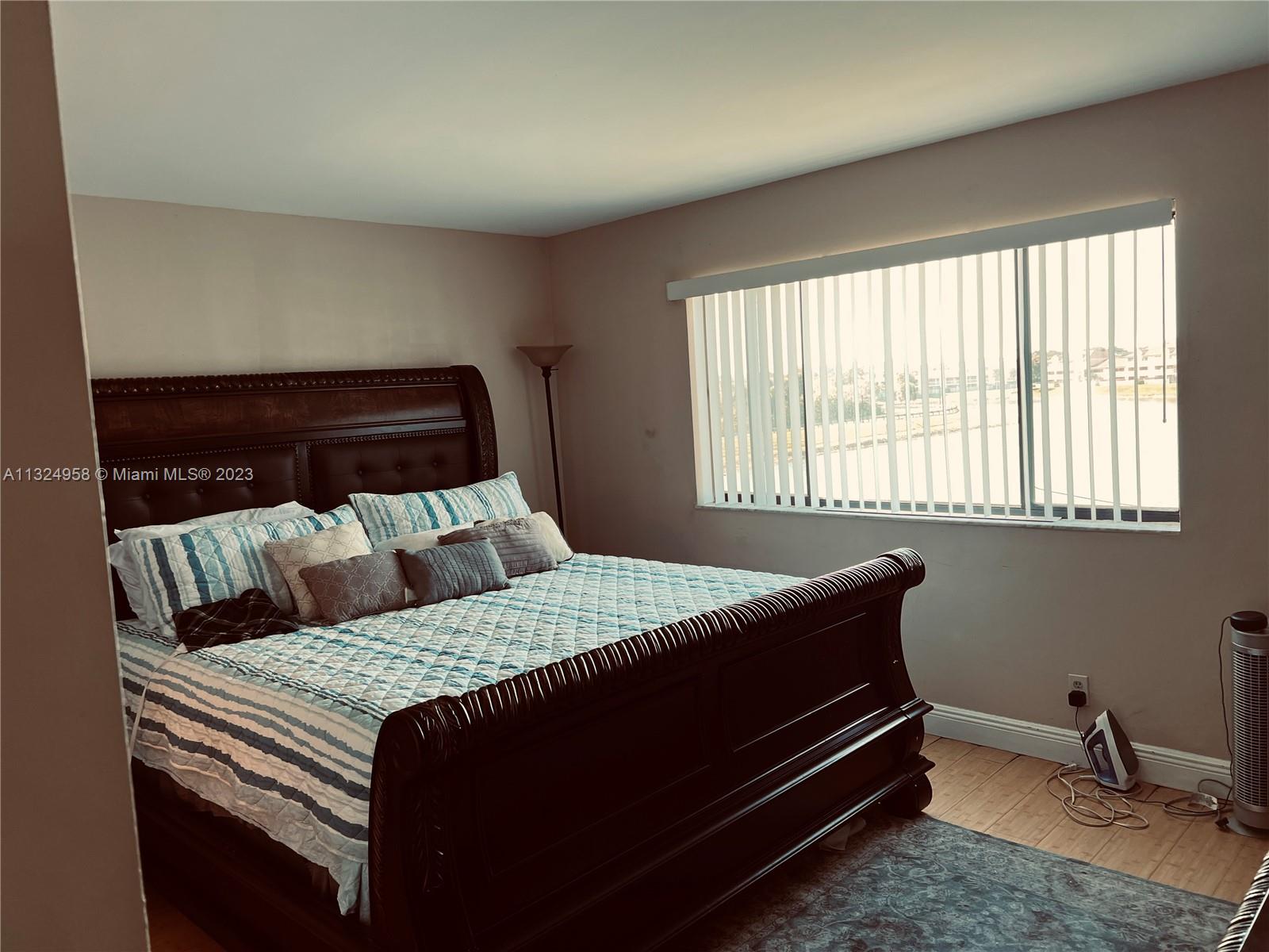 VILLAS AT LAKEVIEW CONDO - Residential