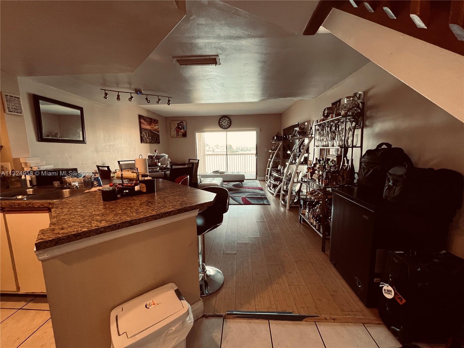 VILLAS AT LAKEVIEW CONDO - Residential