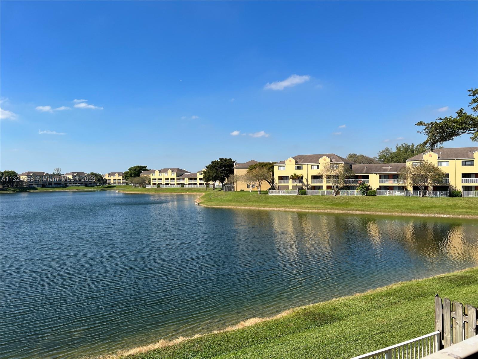 VILLAS AT LAKEVIEW CONDO - Residential