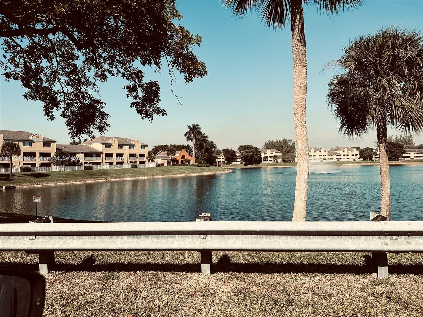 VILLAS AT LAKEVIEW CONDO - Residential