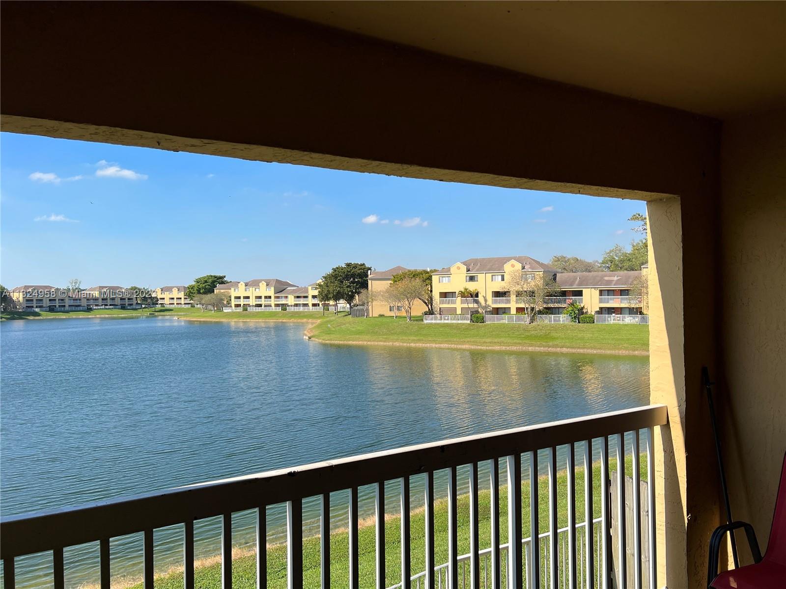 VILLAS AT LAKEVIEW CONDO - Residential