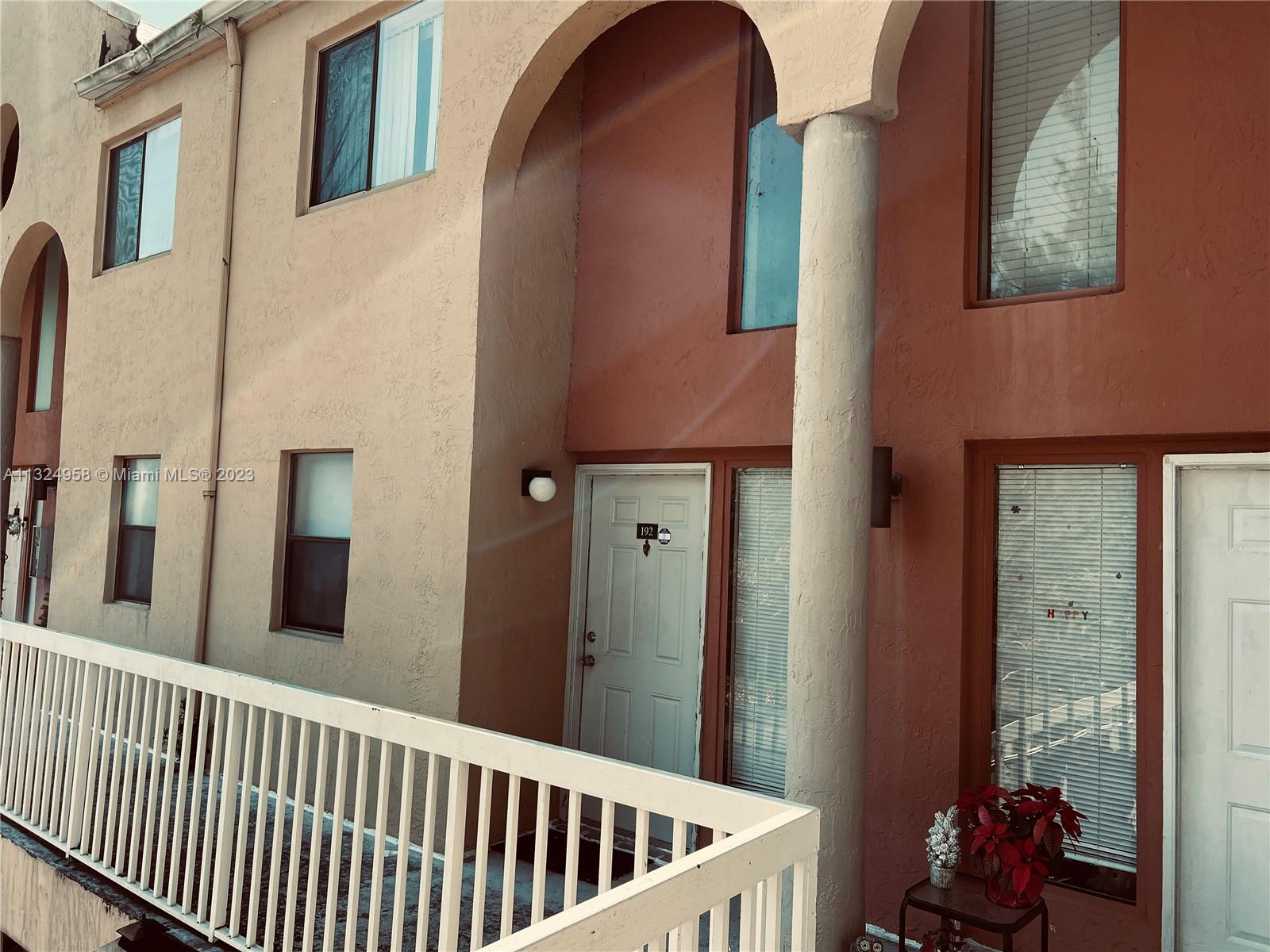 VILLAS AT LAKEVIEW CONDO - Residential