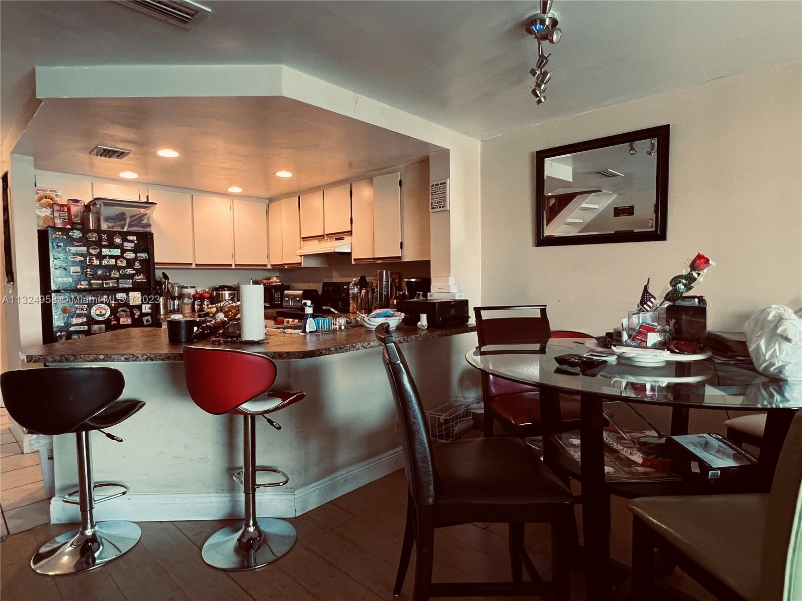 VILLAS AT LAKEVIEW CONDO - Residential