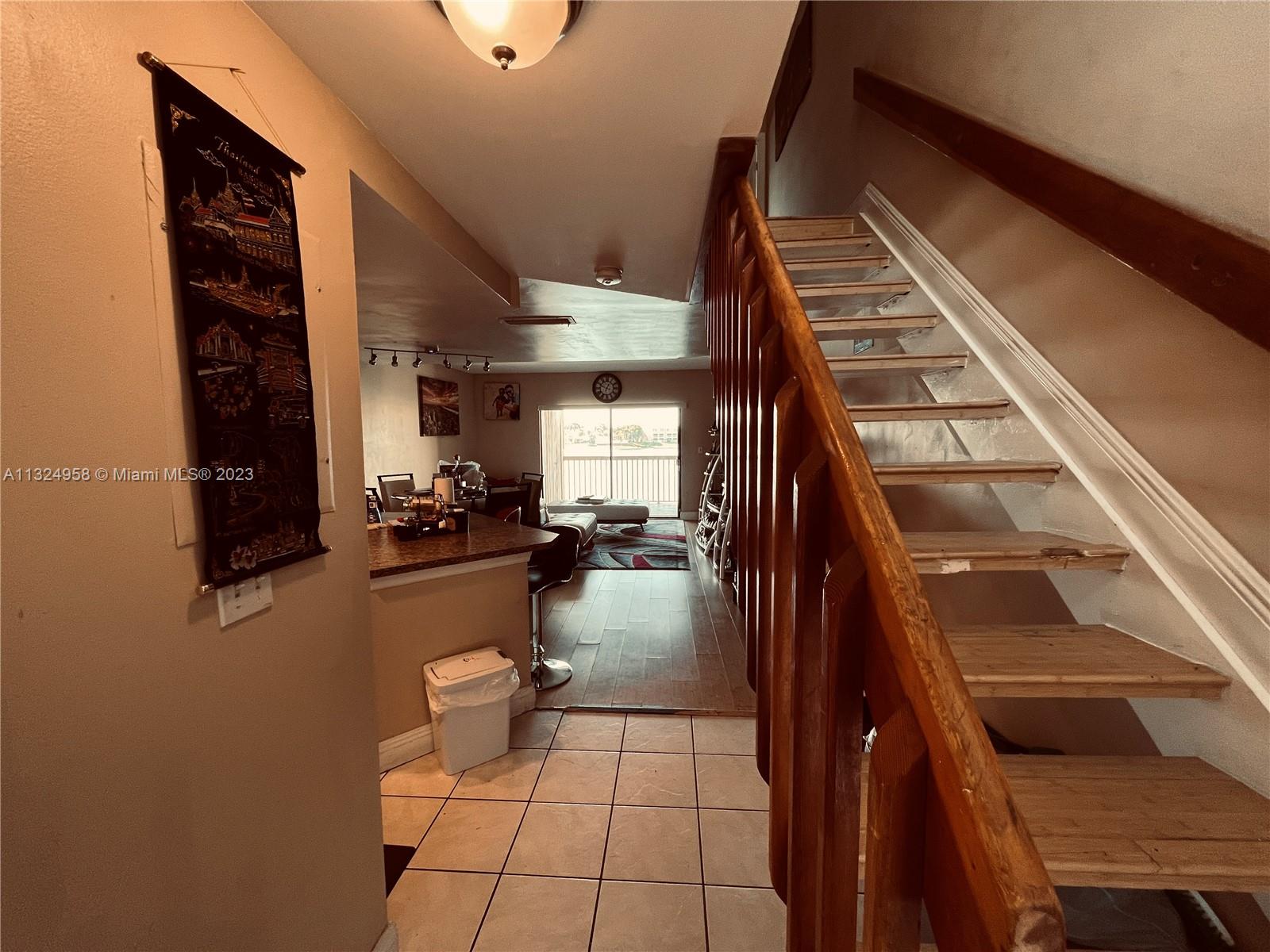 VILLAS AT LAKEVIEW CONDO - Residential
