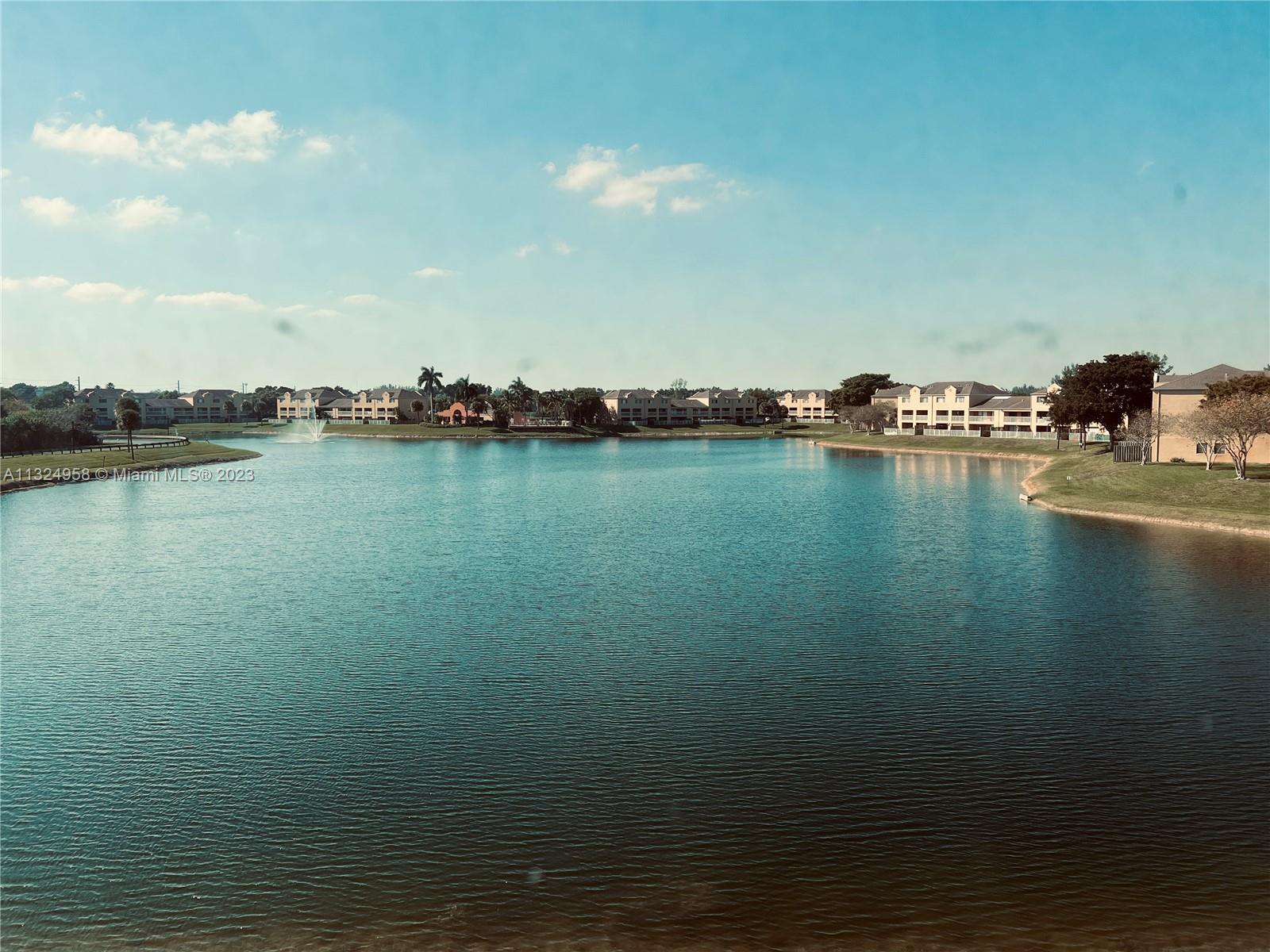 VILLAS AT LAKEVIEW CONDO - Residential