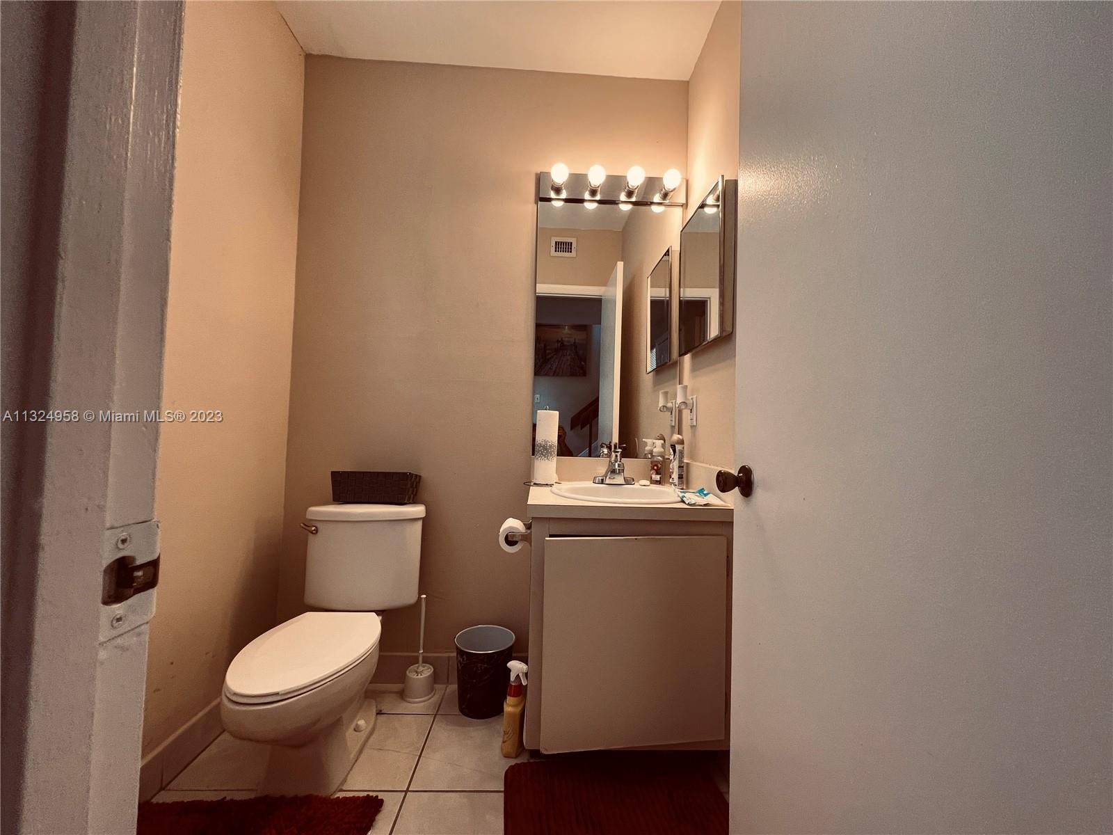 VILLAS AT LAKEVIEW CONDO - Residential