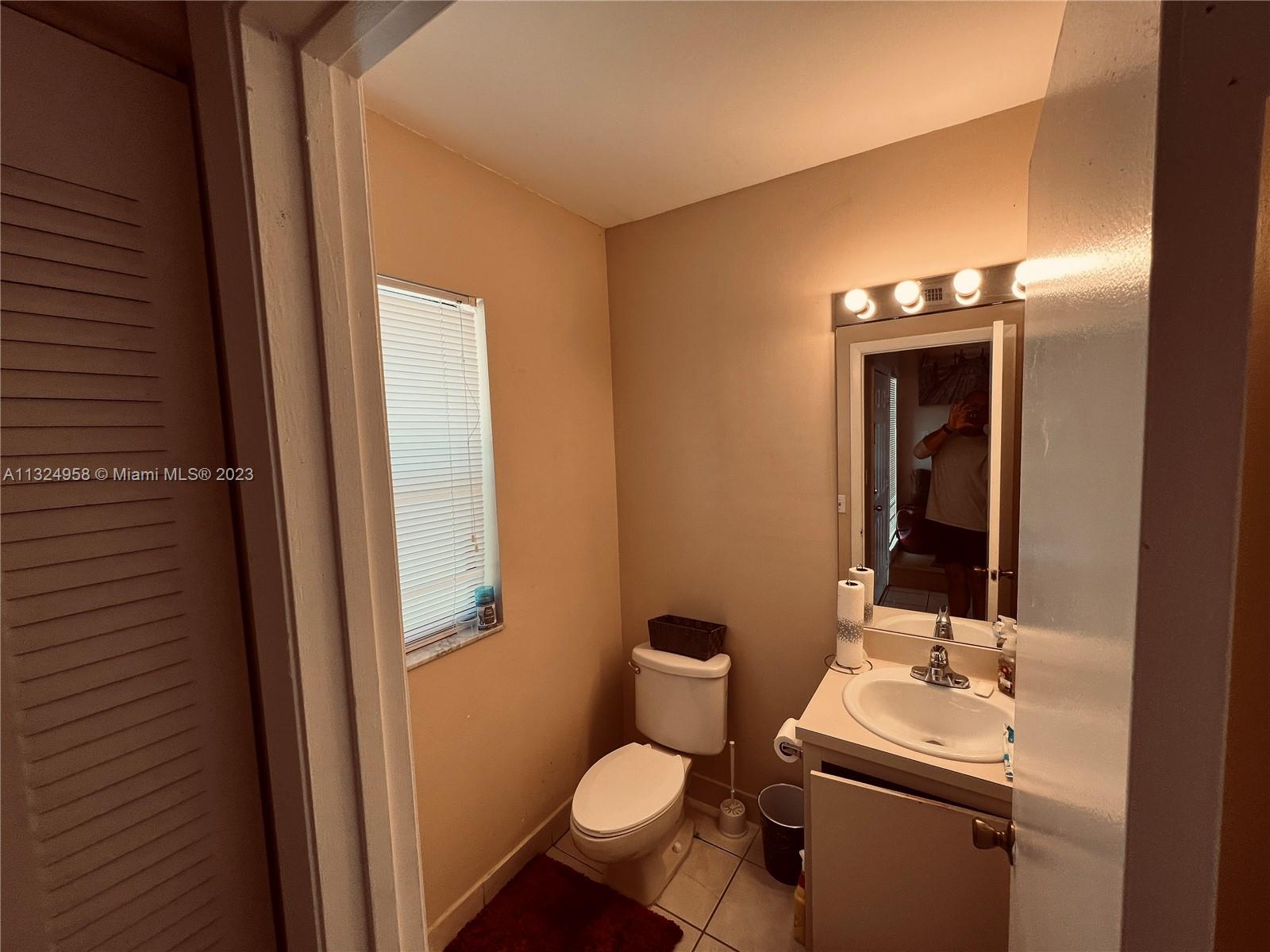 VILLAS AT LAKEVIEW CONDO - Residential