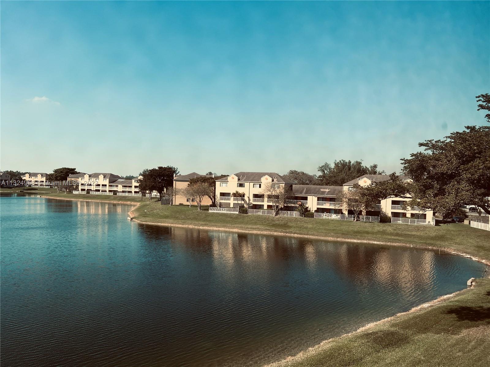 VILLAS AT LAKEVIEW CONDO - Residential