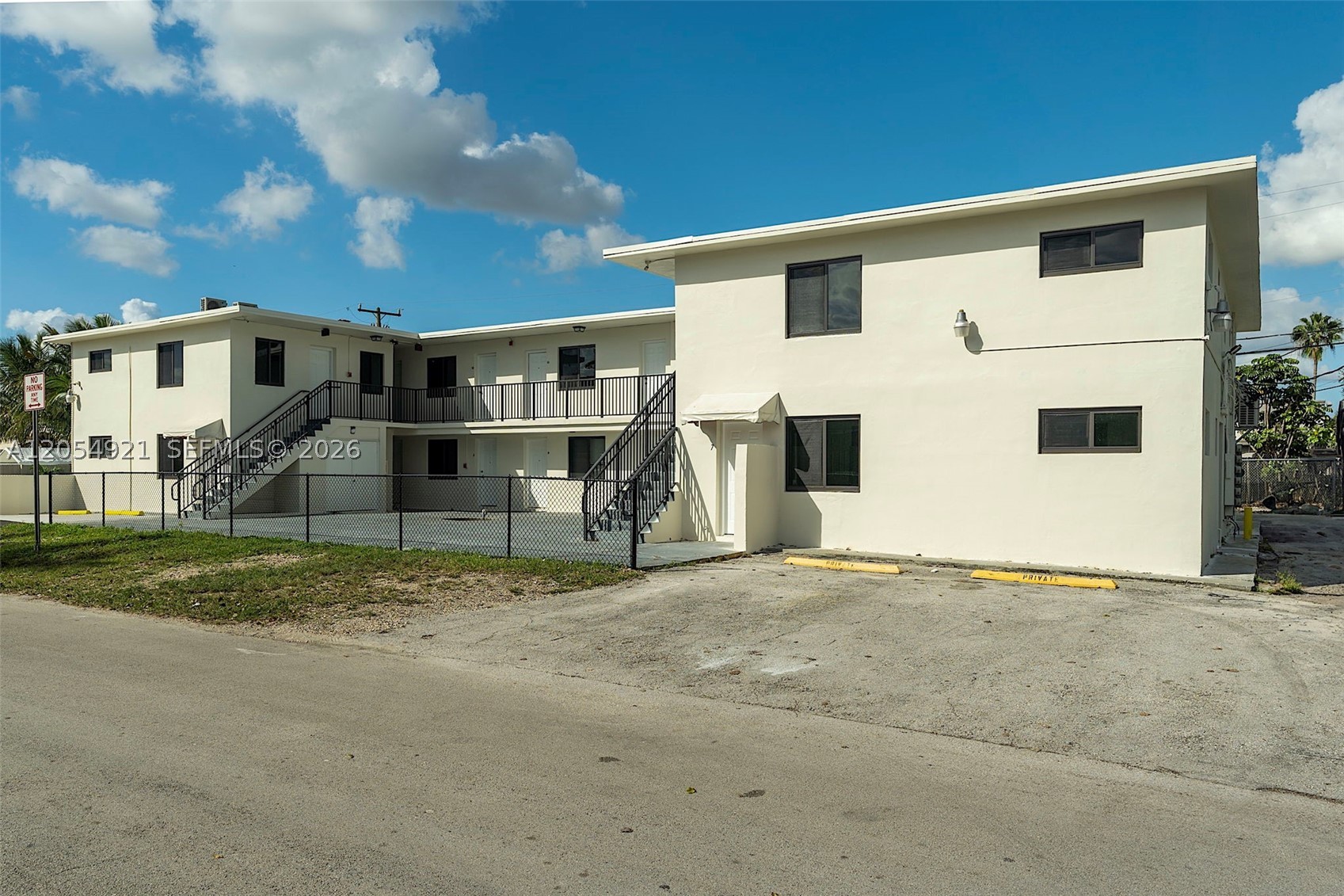 Beautifully finished spacious 1 bedroom corner unit. Light gray wood floors thru-out, new kitchen, new appliances, impact windows. Large spacious bathroom with shower. Plenty of closet space. Laundry facilities on site.1st floor unit. One block off bird road. Washer and Dryer on site. Walk to restaurants and shops. Assigned parking.
