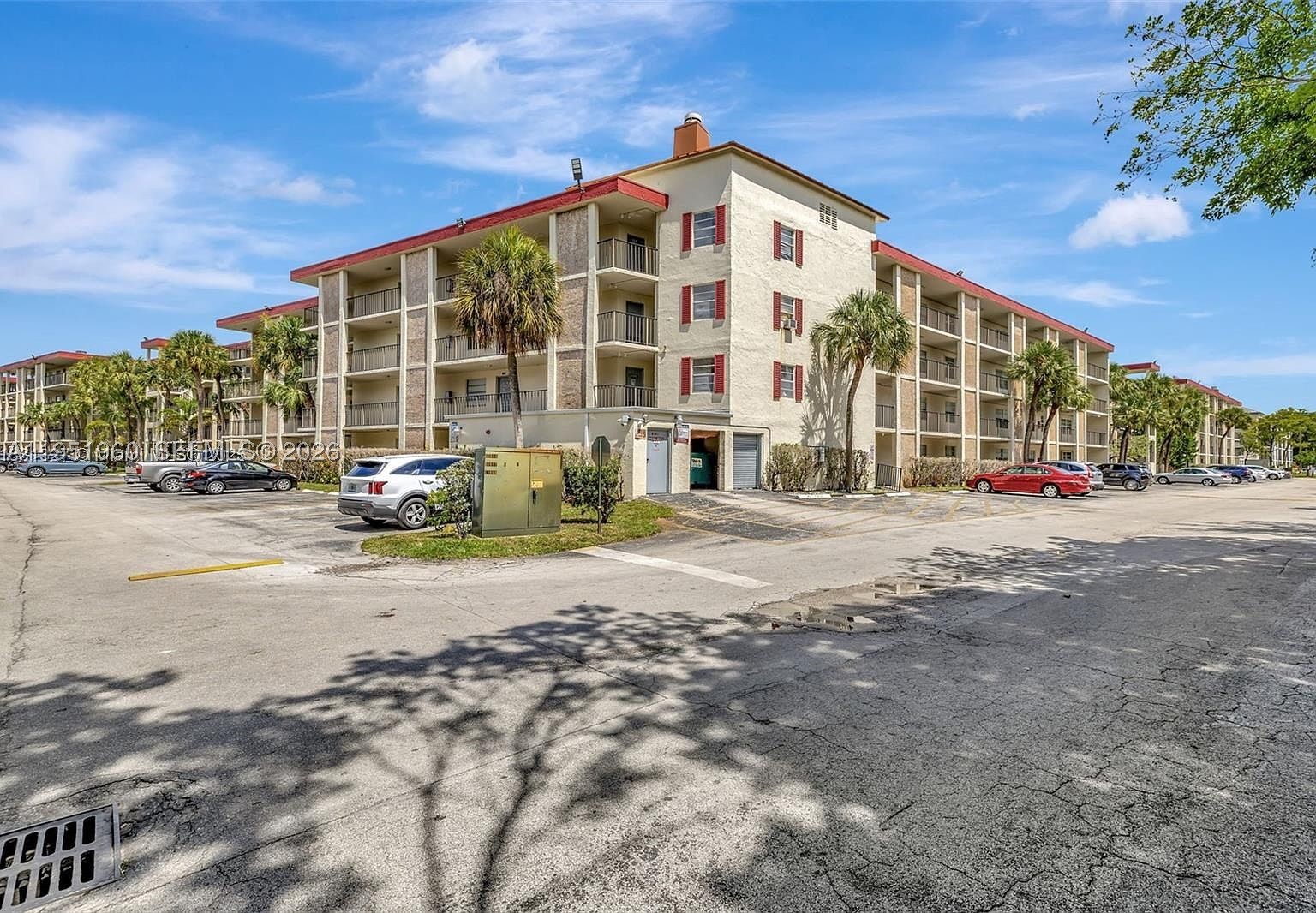 CYPRESS CHASE CONDO NO 5 - Residential