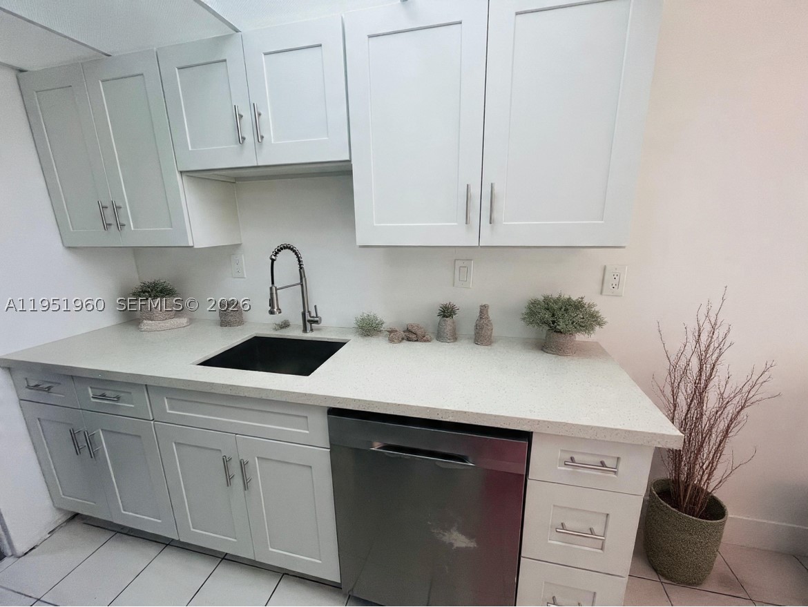 CYPRESS CHASE CONDO NO 5 - Residential