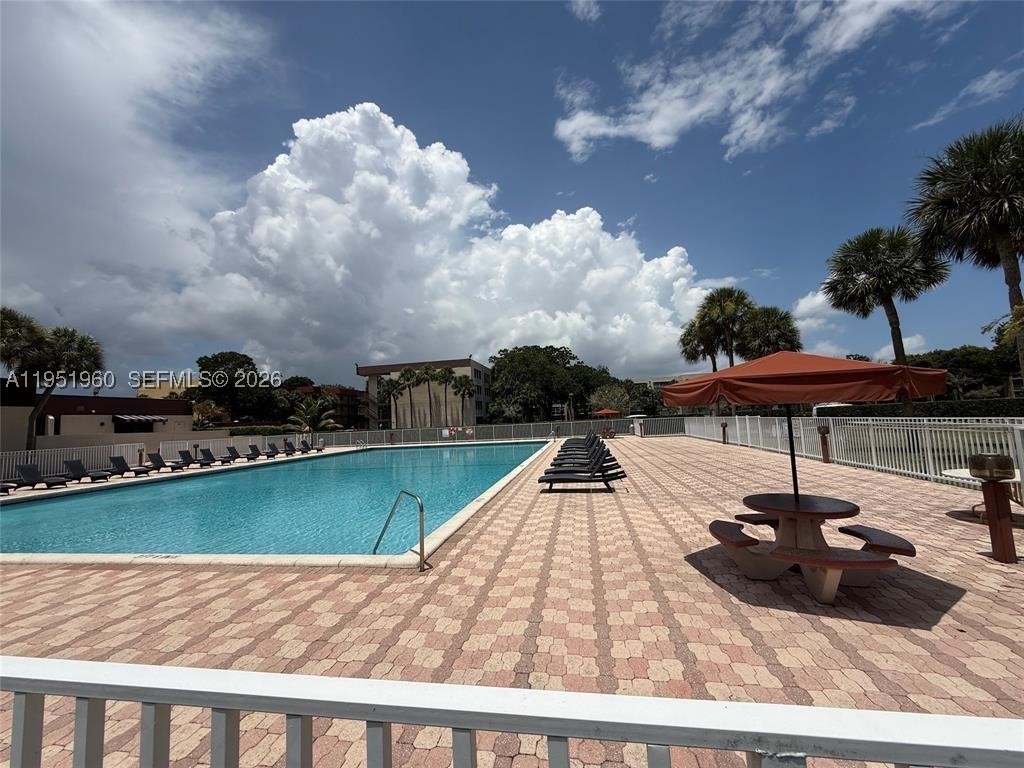 CYPRESS CHASE CONDO NO 5 - Residential