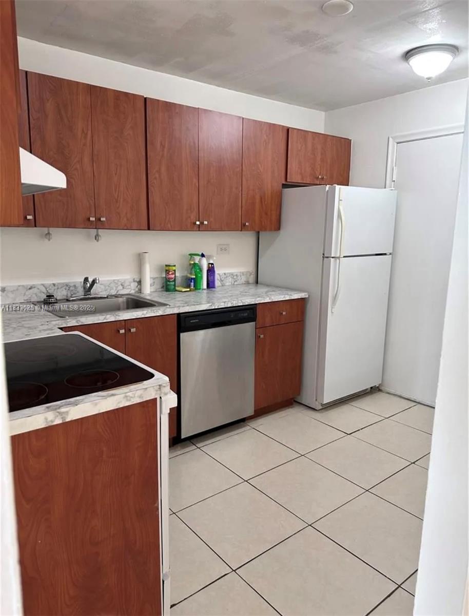 GRANDA DADELAND CONDO - Residential Lease