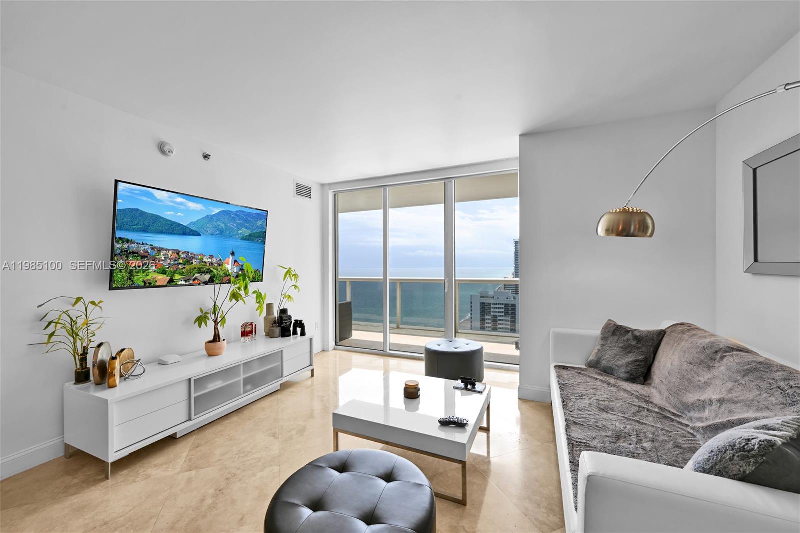 BEACH CLUB II - Residential