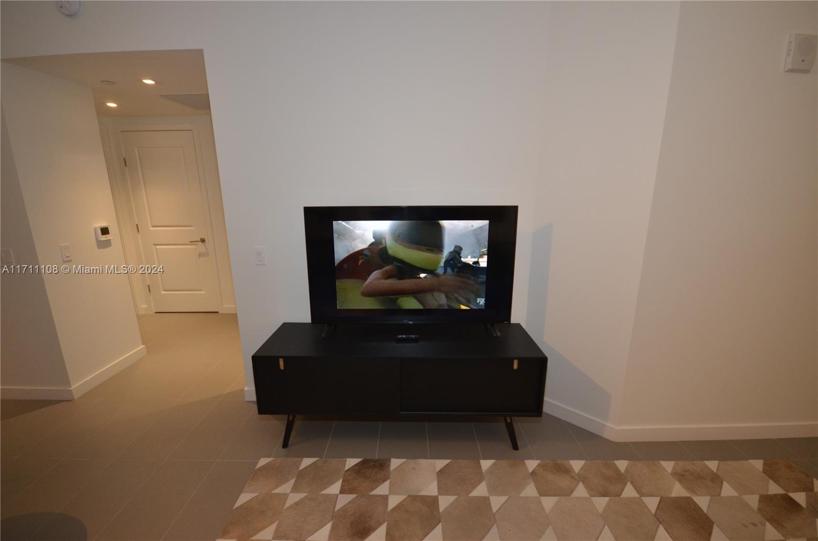 CANVAS CONDO - Residential Lease