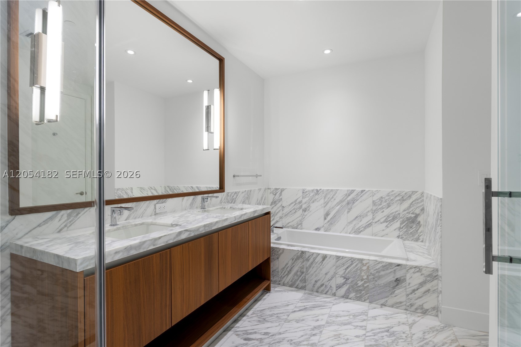 UNA RESIDENCES - Residential